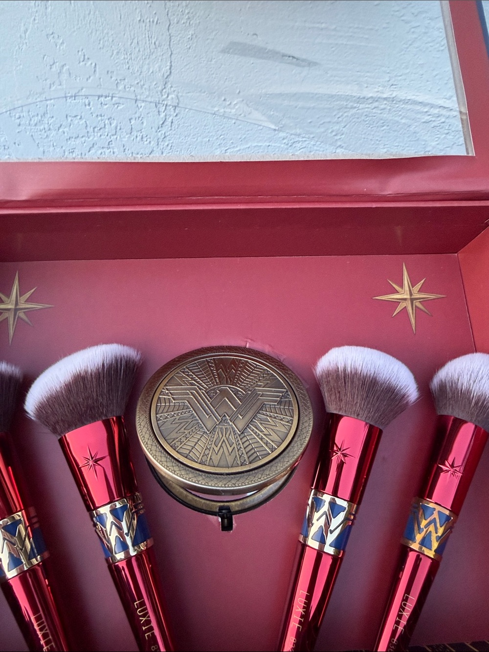 Luxie Wonder Woman Red and Gold Face Brush Set - Picture 5 of 6